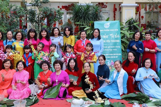 Hội LHPN phường Hoàn Kiếm tưng bừng thi gói bánh chưng, lan tỏa yêu thương nhân dịp Tết Nguyên đán Bính Ngọ