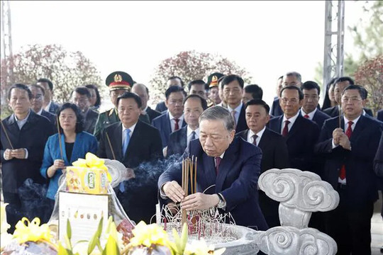 Tổng Bí thư Tô Lâm dâng hương tưởng niệm các Tổng Bí thư Trần Phú và Hà Huy Tập tại Hà Tĩnh
