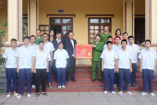 Sở Y tế Hà Nội thăm, tặng quà Tết tại Trường Giáo dưỡng số 2