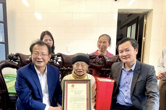 Xã Ứng Thiên chăm lo Tết Bính Ngọ 2026 cho người có công và đối tượng chính sách