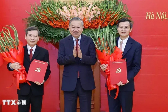 Tổng Bí thư Tô Lâm trao Quyết định của Bộ Chính trị phân công, bổ nhiệm cán bộ