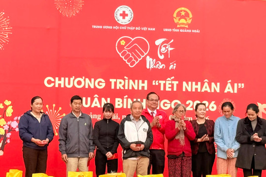 Quảng Ngãi: trao 1.000 suất quà “Tết Nhân ái” cho người dân vùng lũ