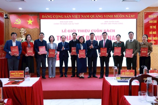 Cuốn sách “Tự hào cơ đồ Việt Nam”: Bức tranh sinh động về một Việt Nam phát triển hùng cường