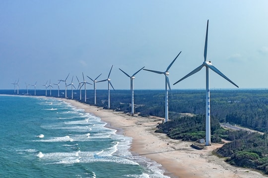 Tổng công suất lắp đặt điện gió, điện mặt trời của Trung Quốc lần đầu vượt 1,8 tỷ kW
