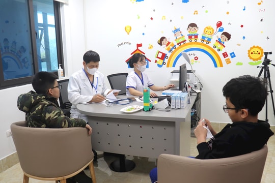 Khám, tư vấn sức khỏe miễn phí cho gần 1.000 học sinh tiểu học phường Hoàng Liệt