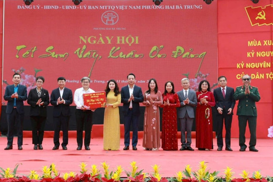Phường Hai Bà Trưng trao 6.683 suất quà Tết trị giá hơn 4 tỷ đồng