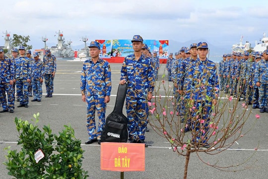 Sứ giả của mùa xuân Hà Nội nơi đảo xa
