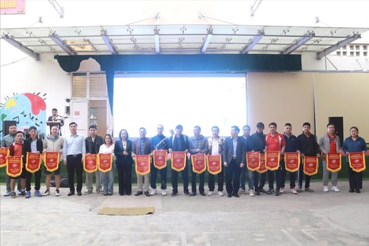 Sôi nổi Giải cầu lông mừng Đảng, mừng Xuân tại phường Dương Nội