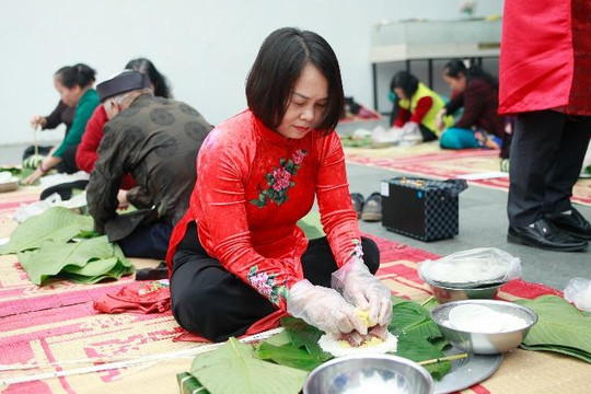 Phường Thượng Cát: Sôi nổi Hội thi gói bánh chưng xanh - gìn giữ hồn Tết Việt