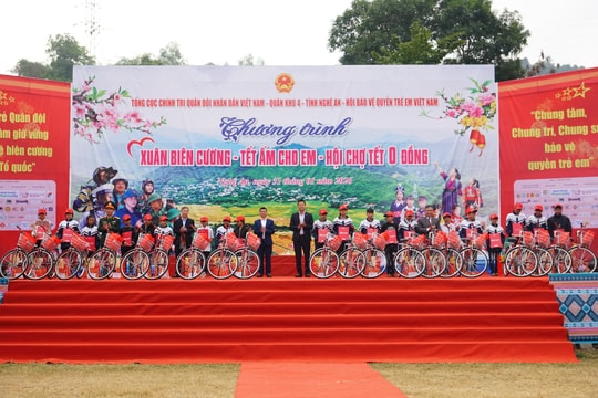 Vận động hơn 5,3 tỷ đồng trao quà Tết và học bổng qua Chương trình “Tết ấm cho em - Hội chợ Tết 0 đồng”