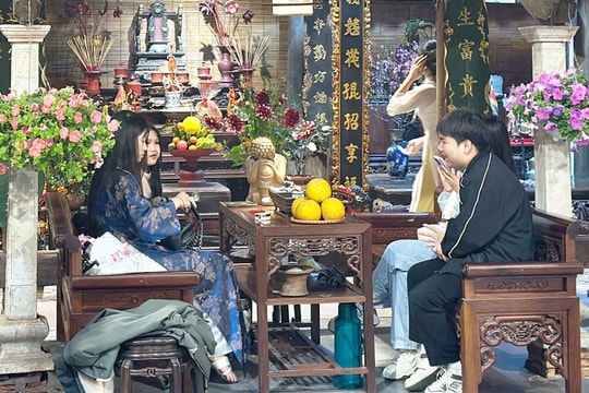 Đậm sắc màu Tết Việt trong từng góc phố cổ