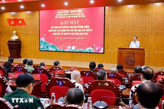 Chủ tịch Quốc hội Trần Thanh Mẫn gặp mặt lãnh đạo thành phố Cần Thơ qua các thời kỳ