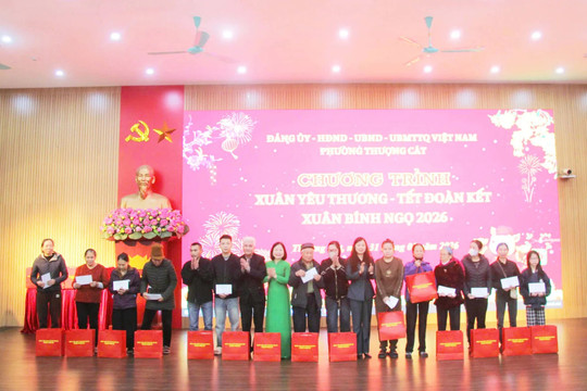 Phường Thượng Cát: sẻ chia, chăm lo Tết cho gia đình chính sách, hộ có hoàn cảnh khó khăn
