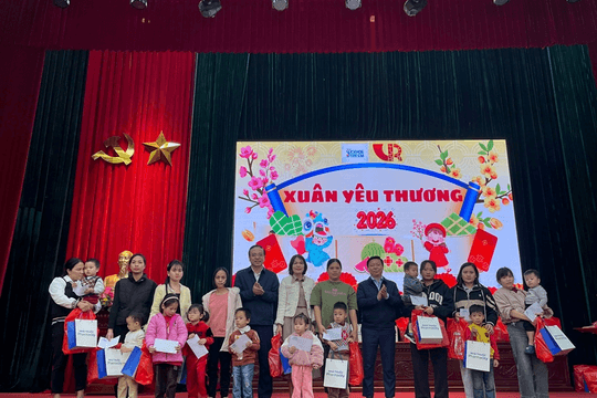 Trao tặng quà cho trẻ em khuyết tật, hoàn cảnh đặc biệt tại tỉnh Ninh Bình