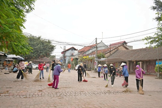 Sơn Tây tổng vệ sinh môi trường tại Khu di tích Làng cổ Đường Lâm