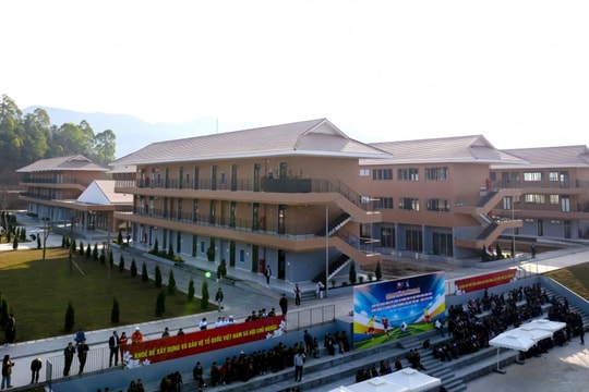 Sun Group cam kết đồng hành lâu dài và trao 2 tỷ đồng tài trợ trường liên cấp Si Pa Phìn, Điện Biên