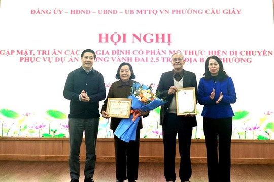 Phường Cầu Giấy cảm ơn các hộ di chuyển phần mộ phục vụ dự án đường Vành đai 2,5
