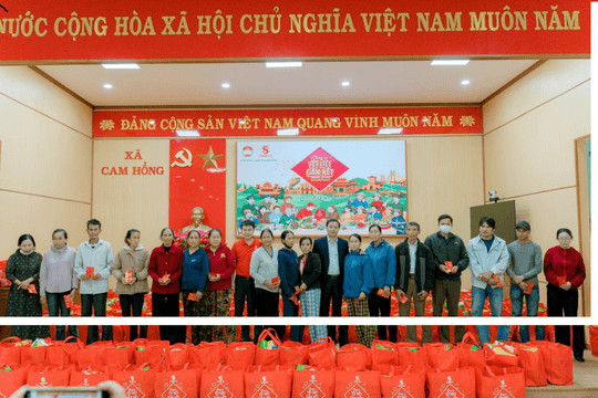 “‘Chung vị Tết Việt” lan tỏa yêu thương đến hộ gia đình khó khăn ở Hải Phòng, Quảng Trị