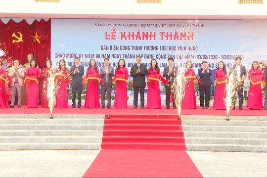 Vĩnh Thanh gắn biển công trình xây dựng Trường Tiểu học Vĩnh Ngọc