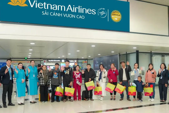 Hỗ trợ trên 500 vé máy bay cho người lao động về quê đón Tết