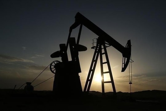 Giá dầu giảm khi Mỹ và Iran duy trì đàm phán