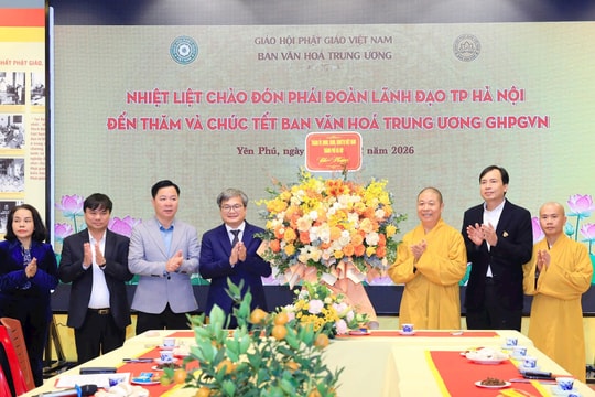 Phó Chủ tịch UBND TP Hà Nội Trương Việt Dũng thăm, chúc Tết cơ sở tôn giáo, doanh nghiệp