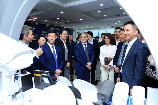 Chợ chuyển đổi số: Đầu tư công, quản trị tư