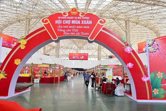 Nhiều hoạt động đặc sắc tại Hội chợ mùa Xuân trong ngày 3-2