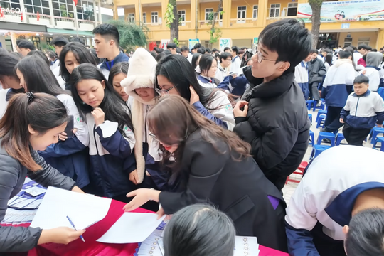 Tư vấn hướng nghiệp cho học sinh lớp 12 THPT Cổ Loa