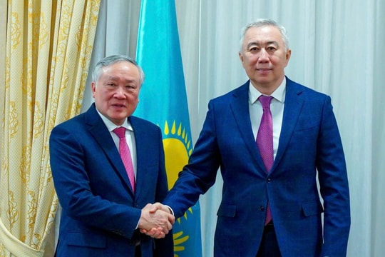 Kazakhstan sẵn sàng thúc thúc đẩy hợp tác, kết nối với với Việt Nam trong phát triển trung tâm tài chính quốc tế