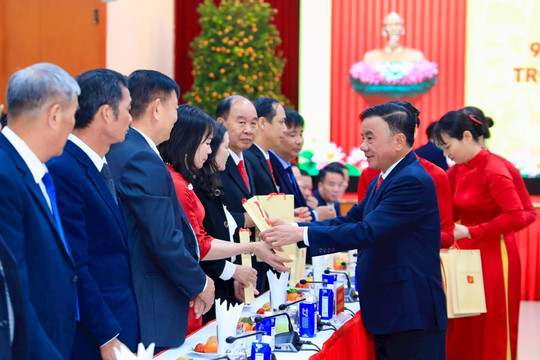 Thường trực Ban Bí thư Trần Cẩm Tú gặp mặt 96 Bí thư chi bộ xuất sắc