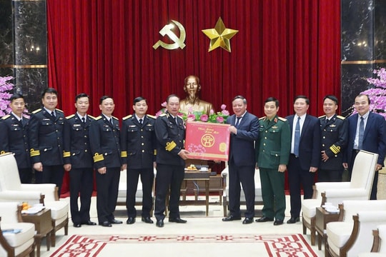 Đoàn công tác Quân chủng Hải quân thăm, chúc Tết TP Hà Nội