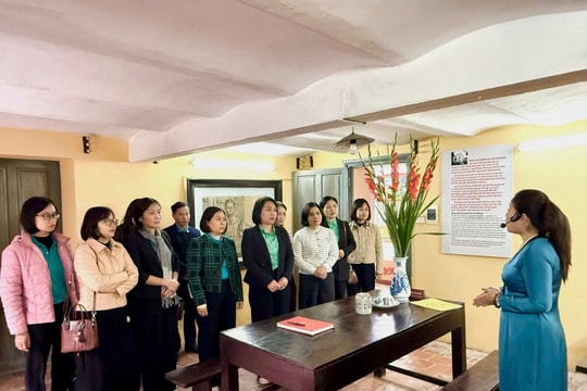 Nông dân Thủ đô tham quan, học tập chuyên đề tại các địa chỉ đỏ