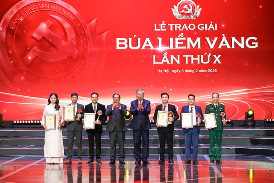 Tuyên dương 96 Bí thư chi bộ xuất sắc và trao Giải Búa liềm vàng lần thứ X