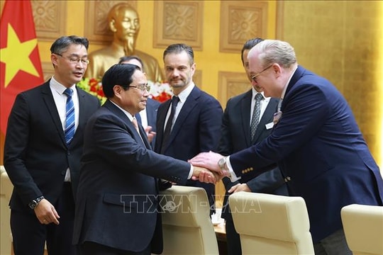 Thủ tướng Phạm Minh Chính làm việc với Đoàn các doanh nghiệp Thụy Sĩ và châu Âu
