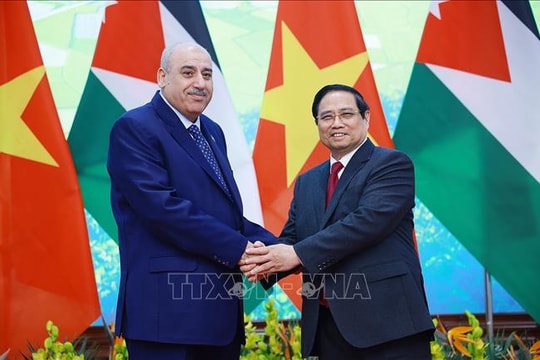 Thủ tướng Chính phủ Phạm Minh Chính hội kiến Chủ tịch Hạ viện Jordan Mazen Turki El Qadi