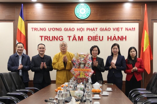 Chủ tịch Ủy ban MTTQ Việt Nam thành phố Hà Nội Bùi Huyền Mai thăm, chúc Tết các tổ chức tôn giáo