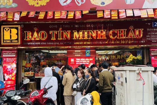 Giá vàng lao dốc mạnh: Nhà đầu tư nhỏ lẻ đối mặt rủi ro lớn