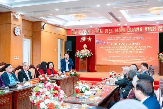 Gặp mặt các đồng chí nguyên lãnh đạo quận Hai Bà Trưng (cũ) qua các thời kỳ nhân dịp Tết Nguyên đán Bính Ngọ .