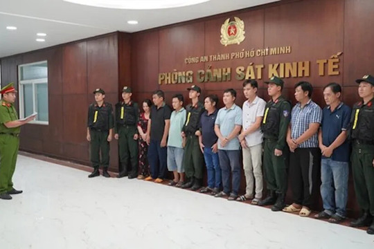 TP Hồ Chí Minh: triệt phá đường dây sản xuất xăng RON A95 giả quy mô lớn