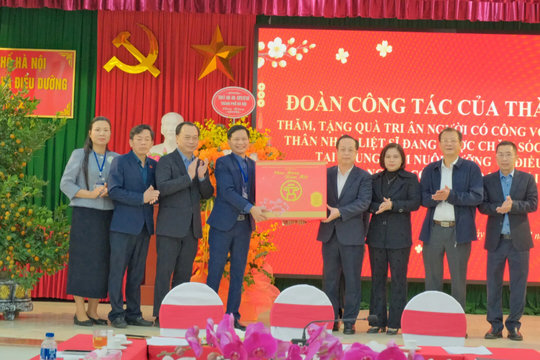 Phó Chủ tịch Thường trực HĐND TP Hà Nội Trần Thế Cương chúc Tết một số đơn vị, cá nhân trên địa bàn