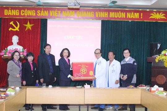 Phó Chủ tịch UBND thành phố Vũ Thu Hà thăm, chúc Tết tại chùa Kim Liên, Trung tâm Cấp cứu 115 Hà Nội