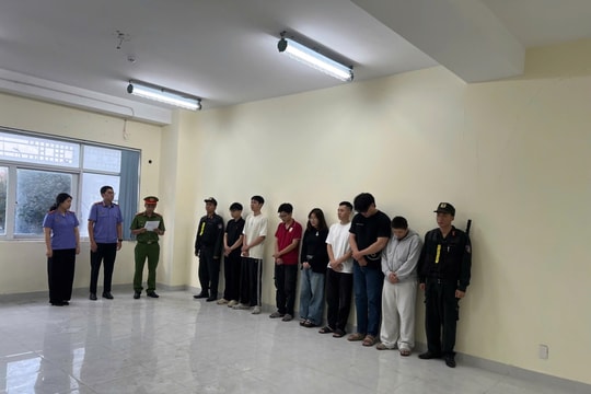 Bắt tạm giam 7 đối tượng buôn bán hàng cấm là thuốc lá điện tử