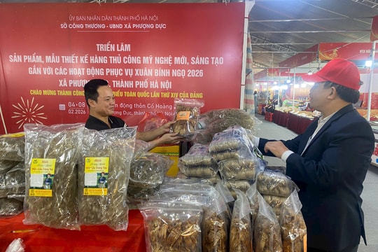 Khai mạc triển lãm các sản phẩm, mẫu thiết kế hàng thủ công mỹ nghệ tại xã Phượng Dực