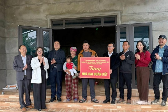 Báo Hànộimới hỗ trợ xây nhà Đại đoàn kết cho hộ nghèo đón Tết tại xã Hùng Lợi, Tuyên Quang
