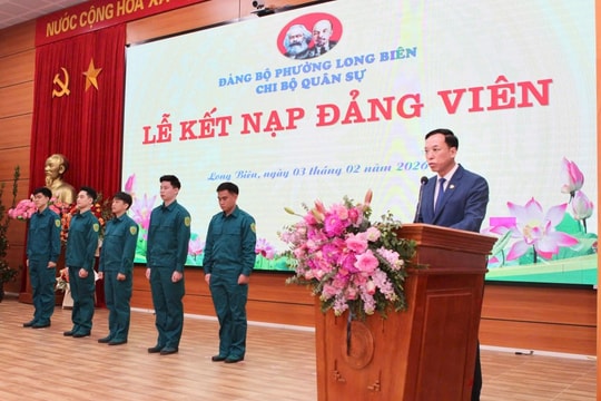 Kết nạp Đảng gắn với xây dựng lực lượng vũ trang vững mạnh