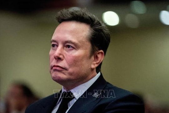 Tỷ phú Elon Musk đã trở thành người đầu tiên sở hữu tài sản hơn 800 tỷ USD