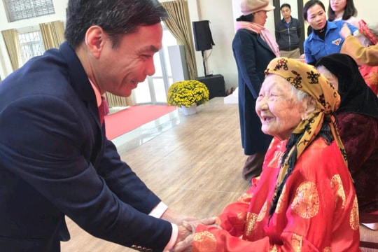 Xã Đoài Phương mừng thọ 543 người cao tuổi nhân dịp Xuân Bính Ngọ 2026