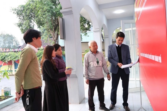 Xã Vân Đình hoàn tất niêm yết danh sách cử tri tại các khu vực bỏ phiếu