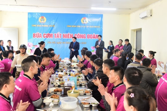 Công đoàn phường Yên Sở gắn kết người lao động qua bữa cơm tất niên